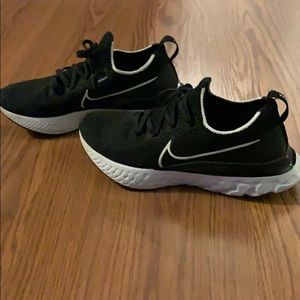 Nike React Infinity Run Flyknit women’s 9.5 -black